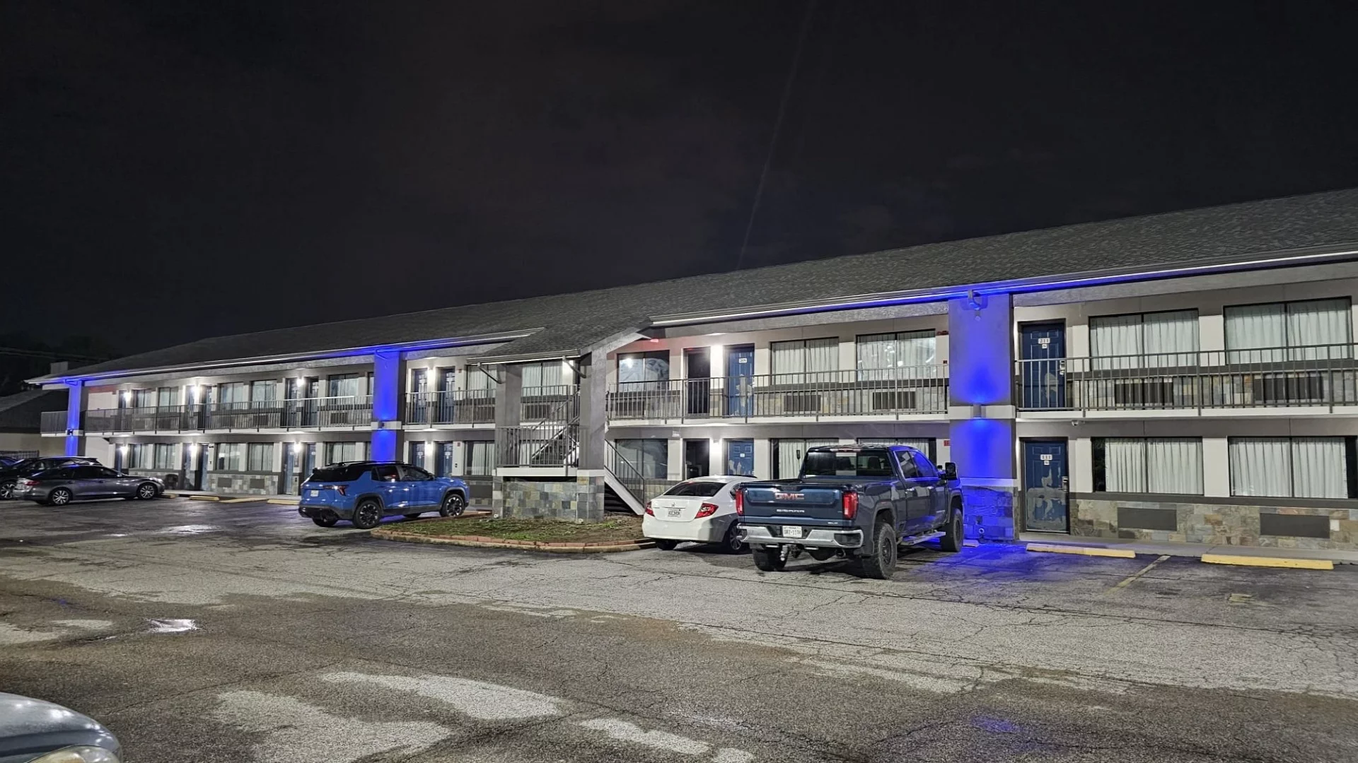 Brooks Inn & Suites
